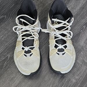 Nike Kyrie 7 fa21 Men's White and Black Athletic Shoes